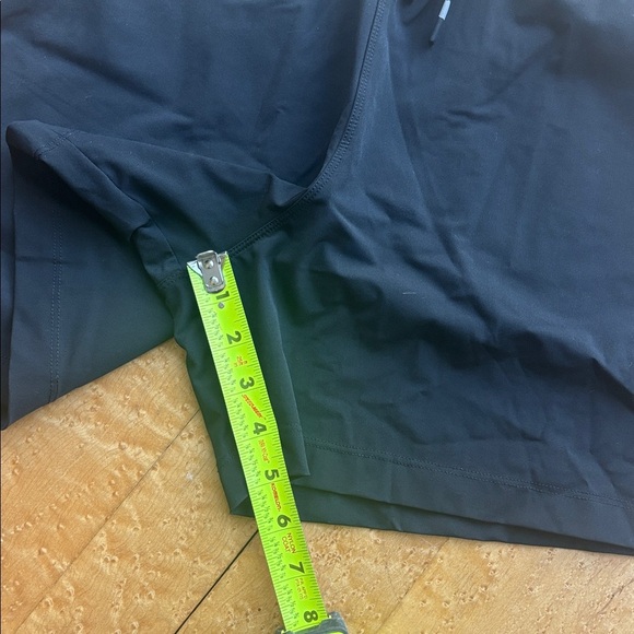 Size large black fabletics active shorts - Picture 6 of 6